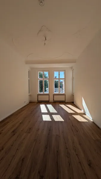 Schöne 2 Zimmer Altbauwohnung im Herzen von Neukölln nahe Reuterkiez zu vermieten — photo 1